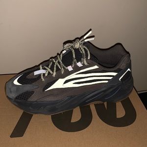 Yeezy 700 geodes